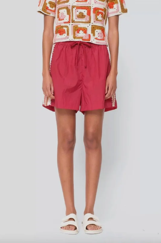 Shorts With Classic Fit-Avery Crochet Edge Shorts In Red