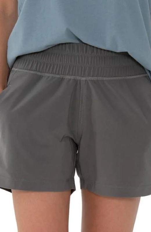 Shorts With Mid Rise-Pull On Breeze Shorts In Graphite