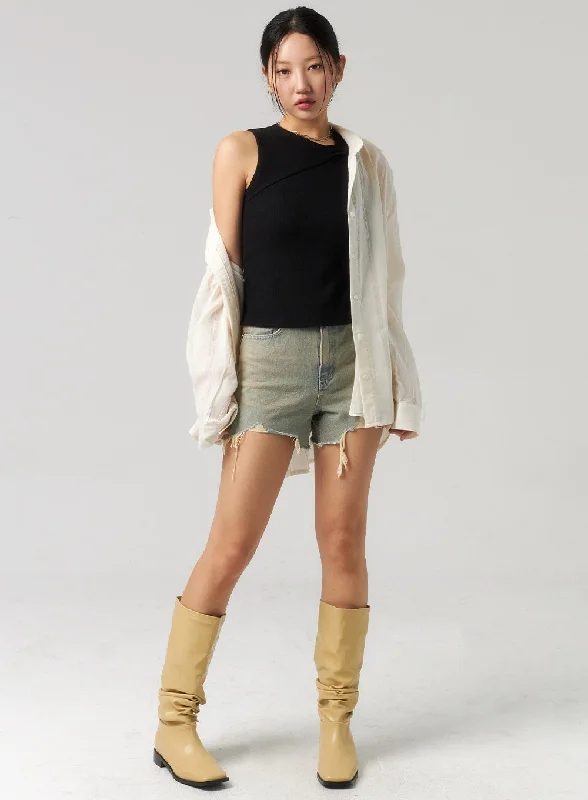 Shorts With Minimalist Design-Light Ripped Denim Shorts CU327